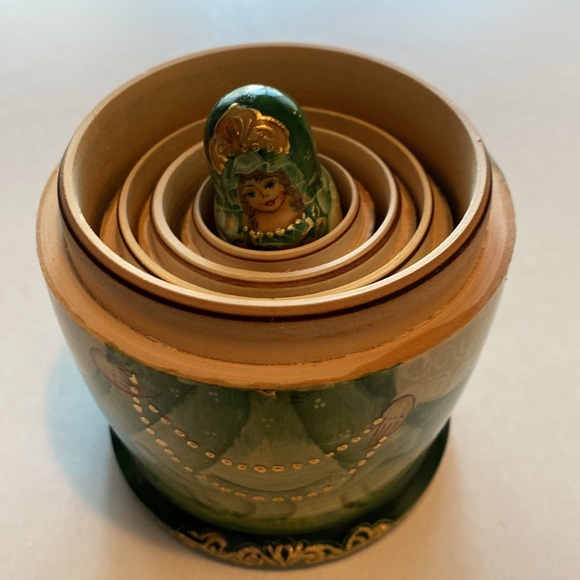 Nesting dolls made in Russia. 5 pieces - Picture 2 of 4